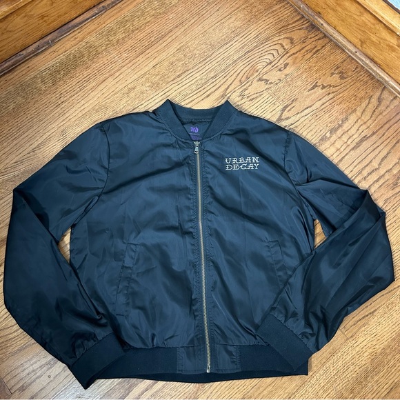 *RARE* Urban Decay Limited Edition Beauty With An Edge Bomber Jacket Size L - Picture 10 of 13